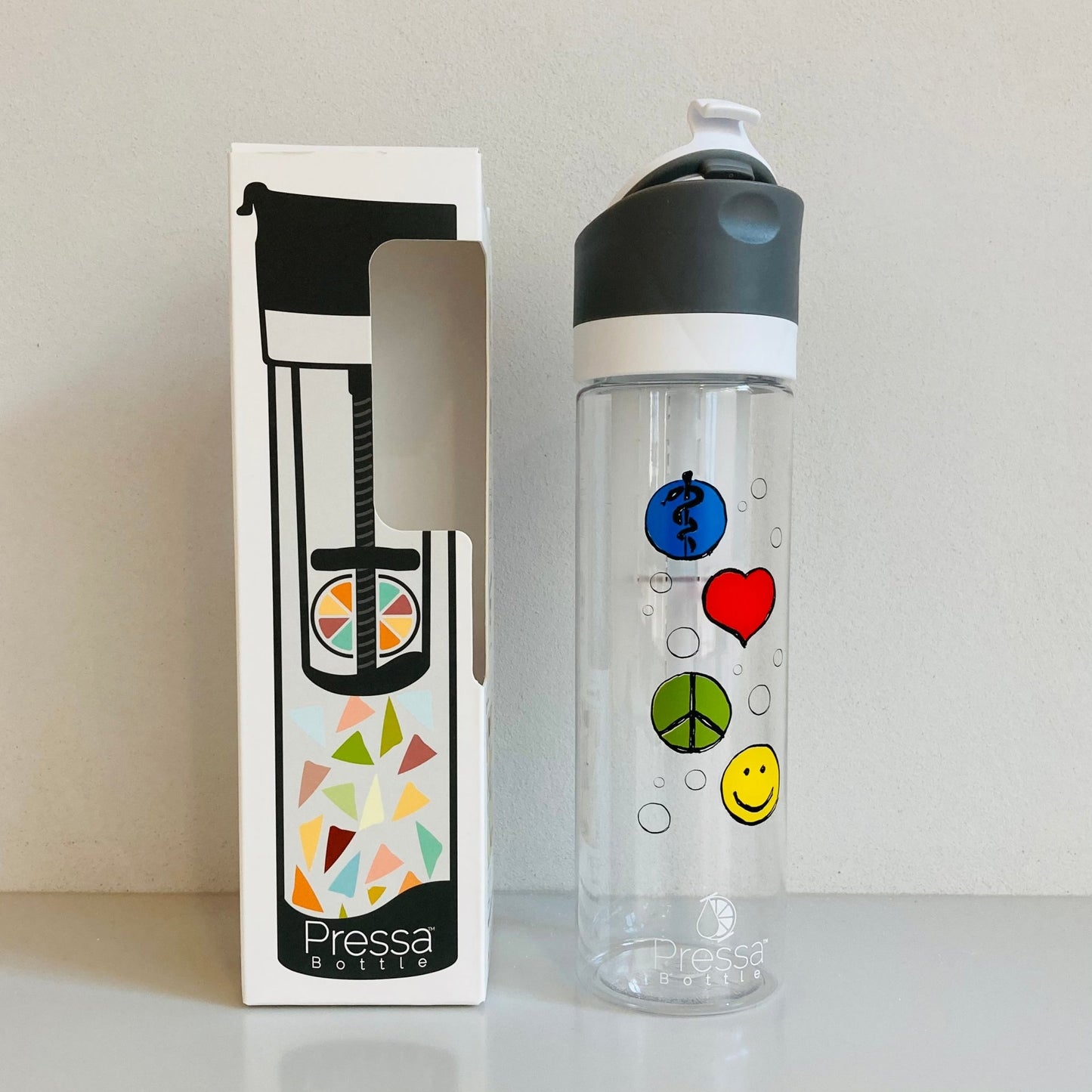 Trinkflasche PressaBottle 0.7 Liter Tritan zertifiziert in der Schweiz - #shop_name